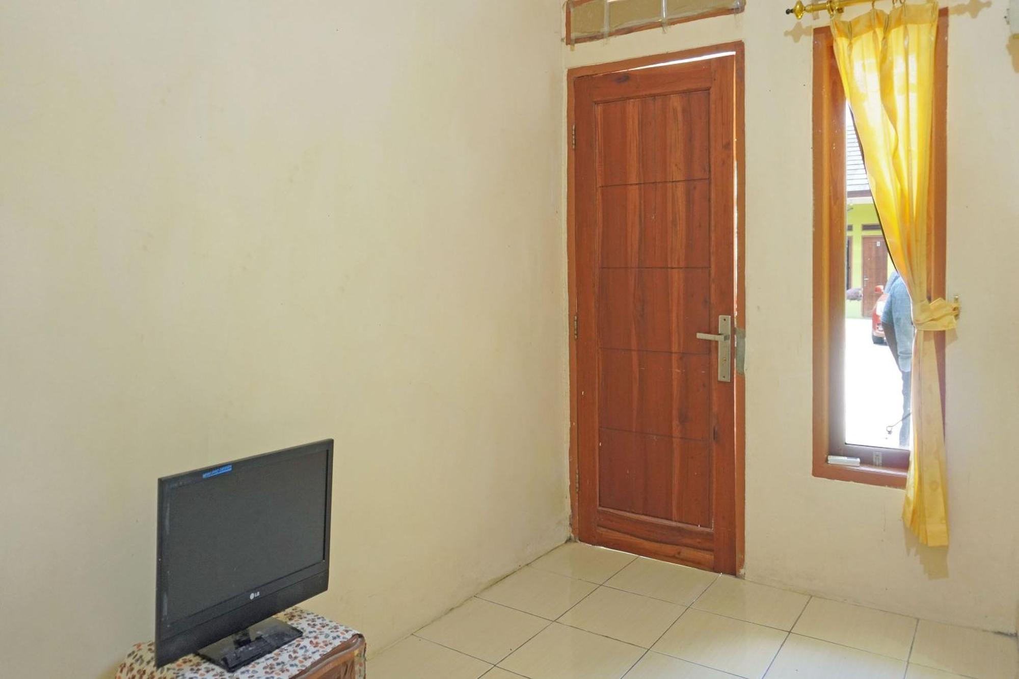 Oyo 91762 Green Home Stay Syariah Purwakarta Kültér fotó